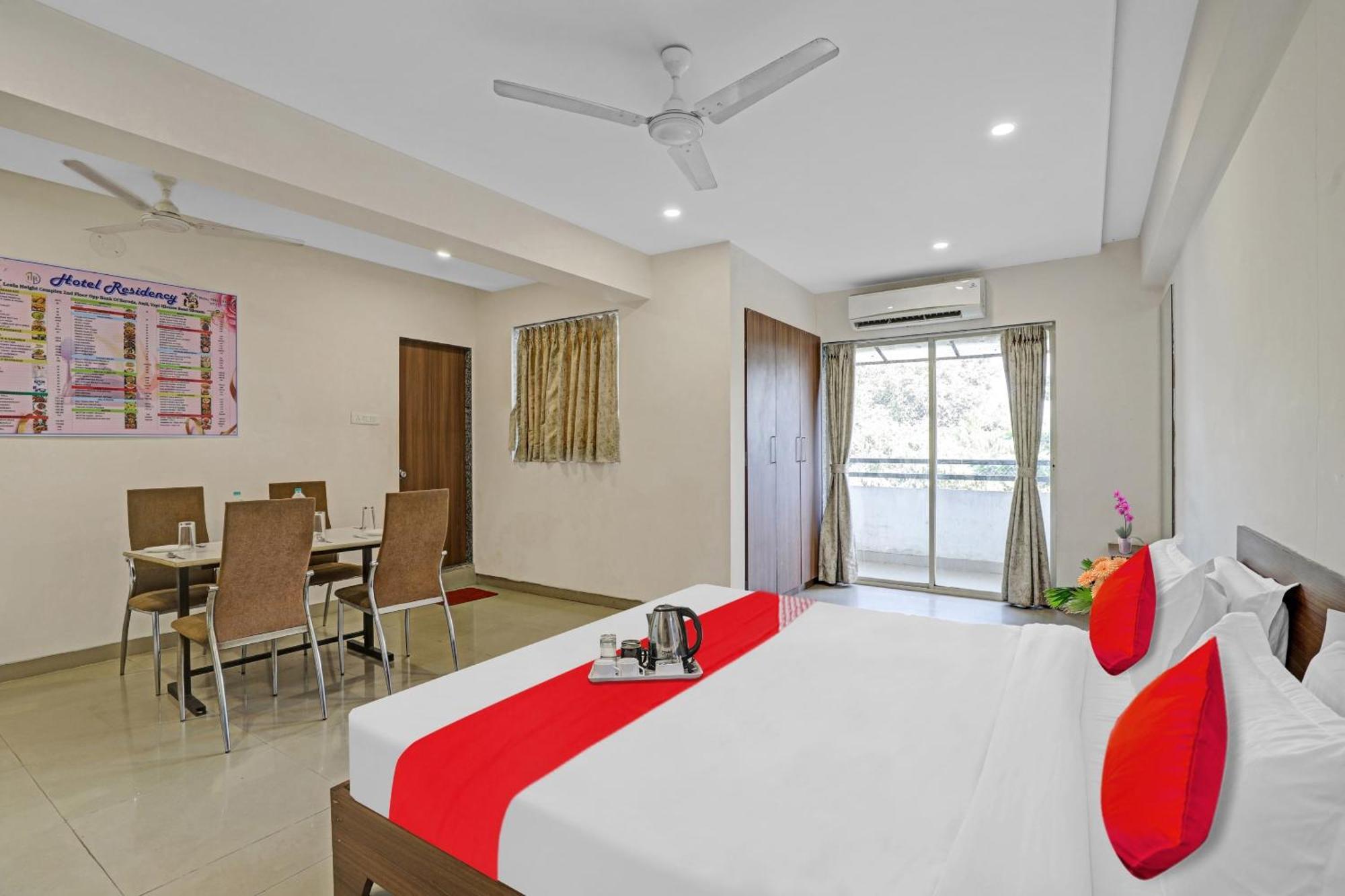 Oyo Flagship Hotel Residency Silvassa Exterior photo