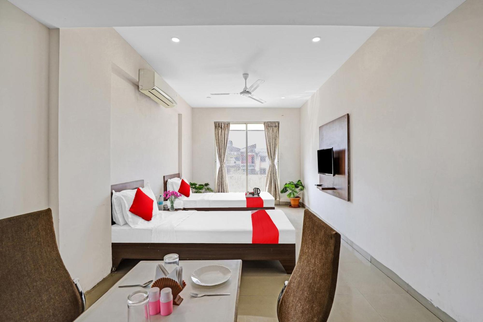 Oyo Flagship Hotel Residency Silvassa Exterior photo