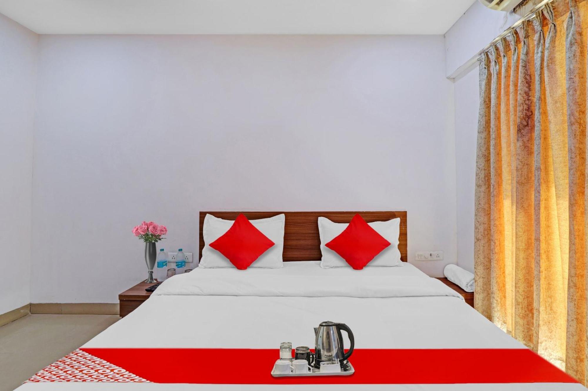 Oyo Flagship Hotel Residency Silvassa Exterior photo